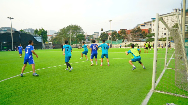 Đội Công an phường Từ Liêm giành giải Nhất giải bóng đá giao lưu chào mừng Đại hội XIV của Đảng- Ảnh 4.