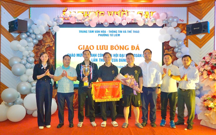 Đội Công an phường Từ Liêm giành giải Nhất giải bóng đá giao lưu chào mừng Đại hội XIV của Đảng- Ảnh 9.