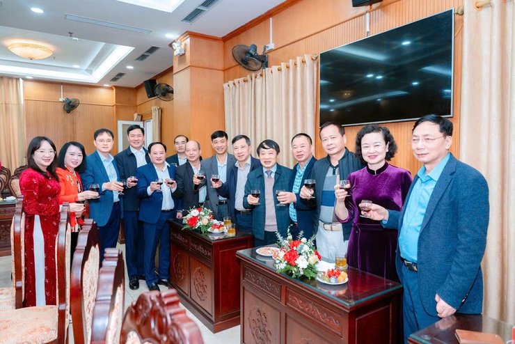 Ấm áp, nghĩa tình - 3 phường Hai Bà Trưng, Bạch Mai, Vĩnh Tuy tổ chức buổi gặp mặt các đồng chí nguyên lãnh đạo quận Hai Bà Trưng qua các thời kỳ nhân dịp Tết Nguyên đán Bính Ngọ 2026.- Ảnh 6.