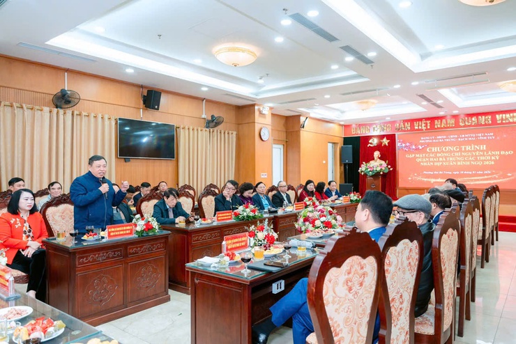 Ấm áp, nghĩa tình - 3 phường Hai Bà Trưng, Bạch Mai, Vĩnh Tuy tổ chức buổi gặp mặt các đồng chí nguyên lãnh đạo quận Hai Bà Trưng qua các thời kỳ nhân dịp Tết Nguyên đán Bính Ngọ 2026.- Ảnh 4.