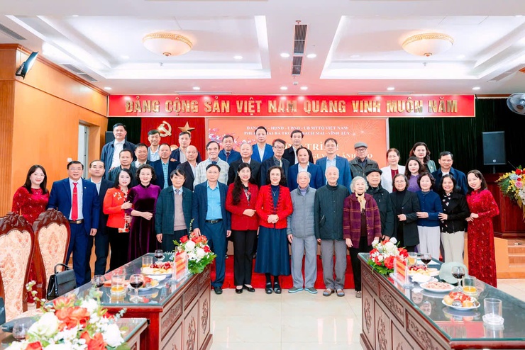 Ấm áp, nghĩa tình - 3 phường Hai Bà Trưng, Bạch Mai, Vĩnh Tuy tổ chức buổi gặp mặt các đồng chí nguyên lãnh đạo quận Hai Bà Trưng qua các thời kỳ nhân dịp Tết Nguyên đán Bính Ngọ 2026.- Ảnh 8.