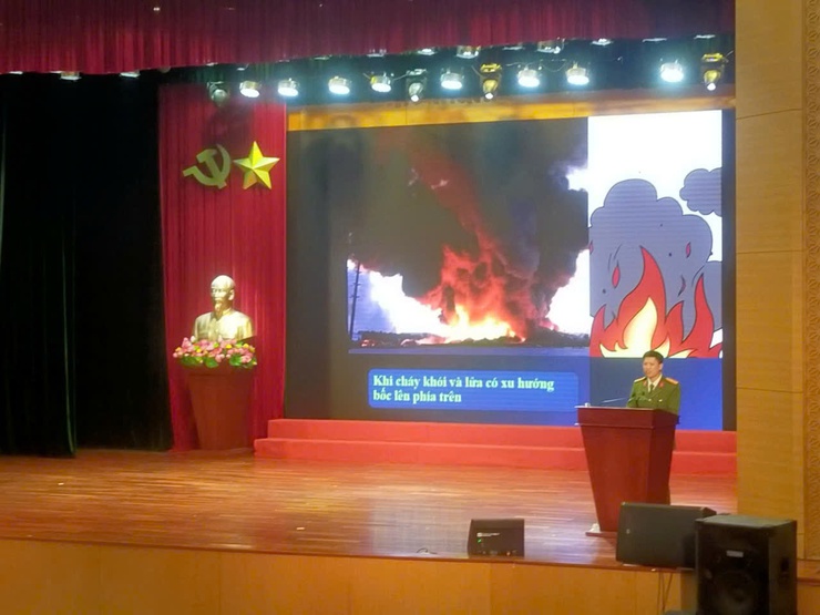 Phường Văn Miếu - Quốc Tử Giám tổ chức tuyên truyền, tập huấn chuyên sâu kỹ năng phòng cháy, chữa cháy và cứu nạn, cứu hộ
- Ảnh 2.