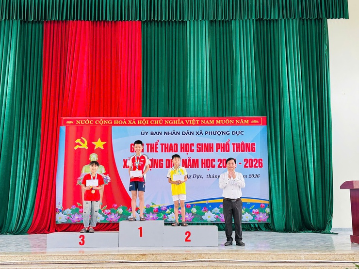SÔI NỔI GIẢI THỂ THAO HỌC SINH PHỔ THÔNG XÃ PHƯỢNG DỰC NĂM HỌC 2025-2026- Ảnh 3.