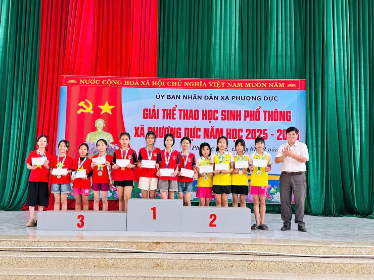 SÔI NỔI GIẢI THỂ THAO HỌC SINH PHỔ THÔNG XÃ PHƯỢNG DỰC NĂM HỌC 2025-2026- Ảnh 5.