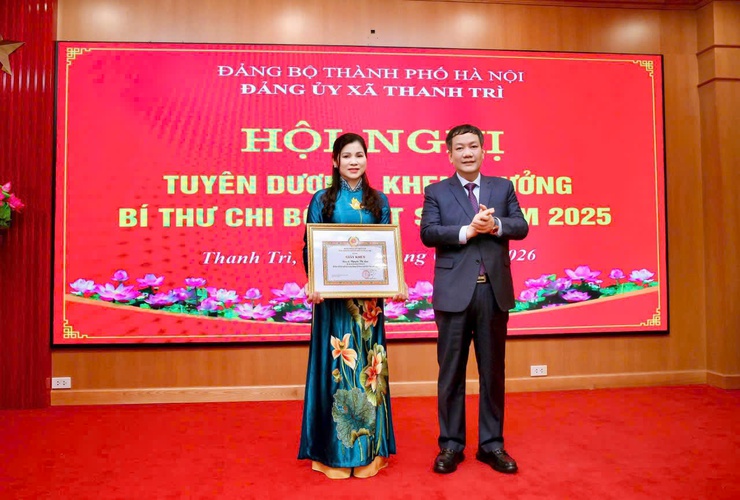 Đồng chí Nguyễn Thị Lan – Bí thư Chi bộ xuất sắc trong Đảng bộ thành phố Hà Nội năm 2026- Ảnh 1.