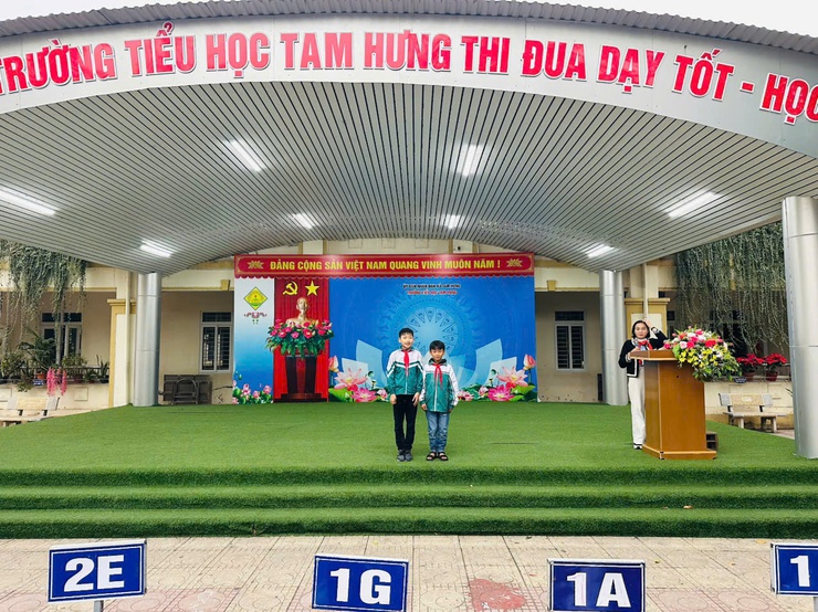 Hai học sinh lớp 5E trường TH Tam Hưng nhặt được của rơi, chủ động tìm người đánh mất – Tấm gương đẹp về lòng trung thực- Ảnh 5.