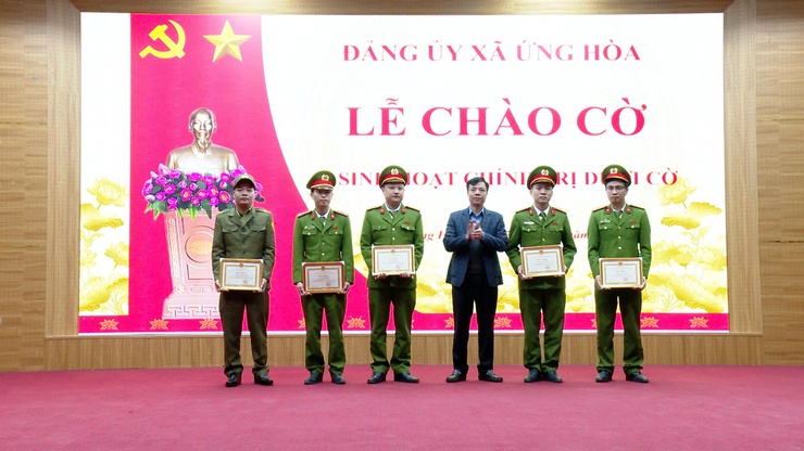 ỨNG HÒA TỔ CHỨC SINH HOẠT CHÍNH TRỊ DƯỚI CỜ, TẠO KHÍ THẾ THI ĐUA ĐẦU NĂM 2026.- Ảnh 4.