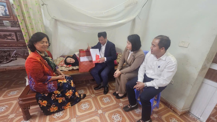 Xã Thiên Lộc tổ chức 11 đoàn đi thăm, tặng quà nhân dịp Tết Nguyên đán Bính Ngọ 2026- Ảnh 7.