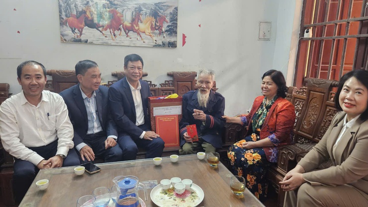 Xã Thiên Lộc tổ chức 11 đoàn đi thăm, tặng quà nhân dịp Tết Nguyên đán Bính Ngọ 2026- Ảnh 8.