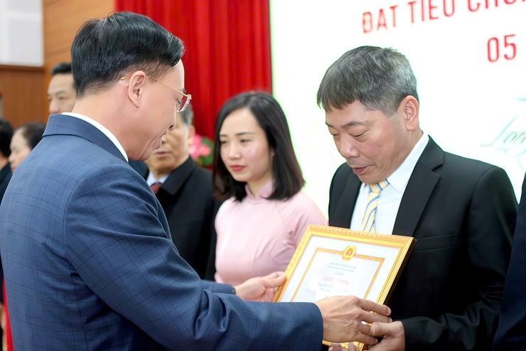 Biểu dương những “đầu tàu” bền bỉ của phường Long Biên- Ảnh 4.