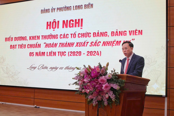 Biểu dương những “đầu tàu” bền bỉ của phường Long Biên- Ảnh 1.