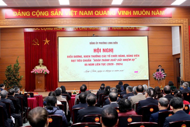 Biểu dương những “đầu tàu” bền bỉ của phường Long Biên- Ảnh 7.