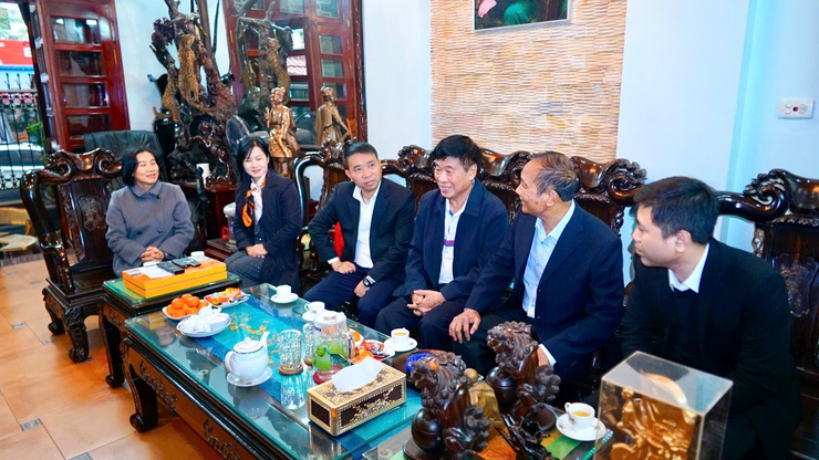 Chủ tịch UBND phường Từ Liêm Nguyễn Thanh Bình thăm, tặng quà gia đình chính sách và chúc thọ người cao tuổi nhân dịp Tết Nguyên đán Bính Ngọ 2026- Ảnh 2.