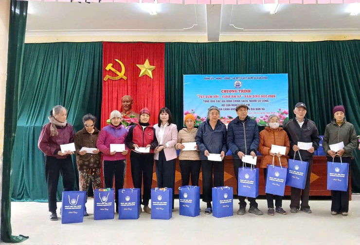 Vân Đình: Tổ chức 6 đoàn thăm, tặng quà nhân dịp Tết Nguyên đán Bính Ngọ năm 2026- Ảnh 9.