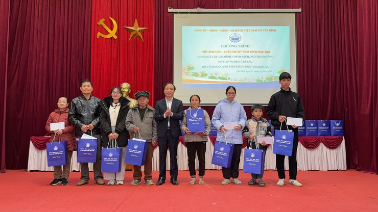 Vân Đình: Tổ chức 6 đoàn thăm, tặng quà nhân dịp Tết Nguyên đán Bính Ngọ năm 2026- Ảnh 5.