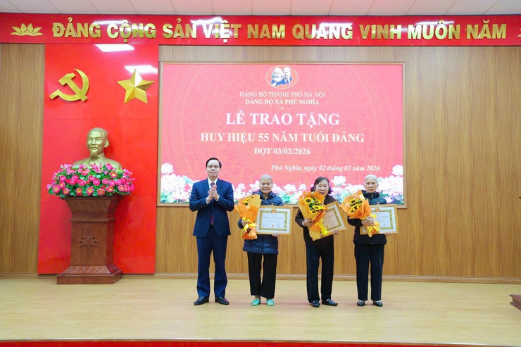 Cán bộ, Đảng viên xã Phú Nghĩa tự hào chặng đường 96 năm vinh quang của Đảng- Ảnh 4.