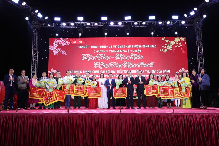                     PHƯỜNG ĐÔNG NGẠC TỔ CHỨC 
                      CHƯƠNG TRÌNH NGHỆ THUẬT
“MỪNG ĐẢNG – MỪNG XUÂN – MỪNG ĐÔNG NGẠC ĐỔI MỚI”
- Ảnh 2.
