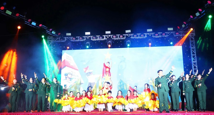                     PHƯỜNG ĐÔNG NGẠC TỔ CHỨC 
                      CHƯƠNG TRÌNH NGHỆ THUẬT
“MỪNG ĐẢNG – MỪNG XUÂN – MỪNG ĐÔNG NGẠC ĐỔI MỚI”
- Ảnh 7.