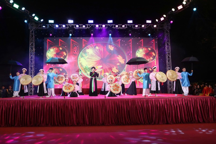                     PHƯỜNG ĐÔNG NGẠC TỔ CHỨC 
                      CHƯƠNG TRÌNH NGHỆ THUẬT
“MỪNG ĐẢNG – MỪNG XUÂN – MỪNG ĐÔNG NGẠC ĐỔI MỚI”
- Ảnh 15.