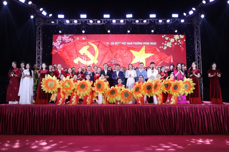                     PHƯỜNG ĐÔNG NGẠC TỔ CHỨC 
                      CHƯƠNG TRÌNH NGHỆ THUẬT
“MỪNG ĐẢNG – MỪNG XUÂN – MỪNG ĐÔNG NGẠC ĐỔI MỚI”
- Ảnh 16.
