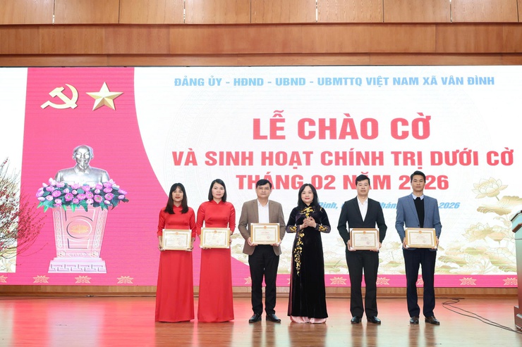 XÃ VÂN ĐÌNH TỔ CHỨC LỄ CHÀO CỜ VÀ SINH HOẠT CHÍNH TRỊ DƯỚI CỜ THÁNG 2/2026- Ảnh 3.