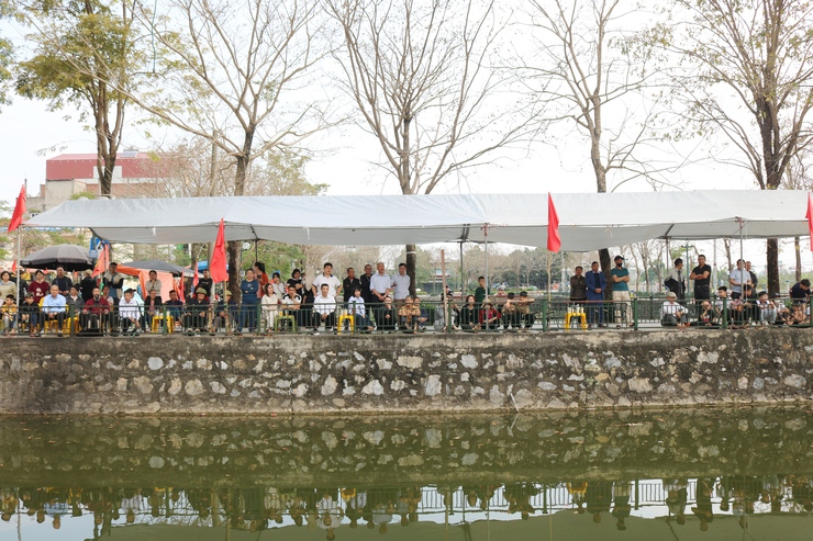 Đồng chí Phùng Văn Tài- Phó bí thư Thường trực Đảng uỷ và đồng chí Nguyễn Trung Thành- Phó Bí thư Đảng uỷ, Chủ tịch UBND xã dự Khai mạc Giải vật truyền thống Hội vật Ngô Sài Xuân Bính Ngọ 2026- Ảnh 16.