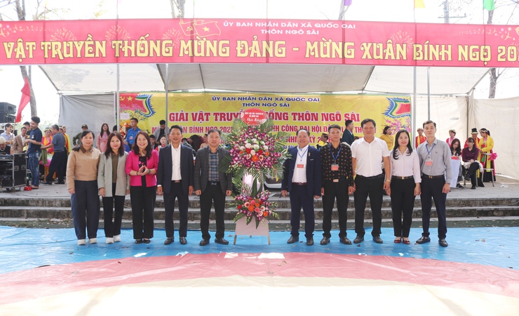 Đồng chí Phùng Văn Tài- Phó bí thư Thường trực Đảng uỷ và đồng chí Nguyễn Trung Thành- Phó Bí thư Đảng uỷ, Chủ tịch UBND xã dự Khai mạc Giải vật truyền thống Hội vật Ngô Sài Xuân Bính Ngọ 2026- Ảnh 3.