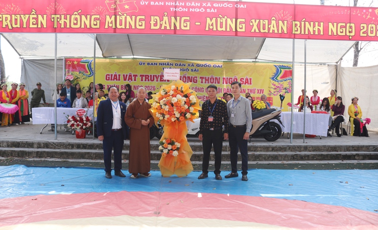 Đồng chí Phùng Văn Tài- Phó bí thư Thường trực Đảng uỷ và đồng chí Nguyễn Trung Thành- Phó Bí thư Đảng uỷ, Chủ tịch UBND xã dự Khai mạc Giải vật truyền thống Hội vật Ngô Sài Xuân Bính Ngọ 2026- Ảnh 4.