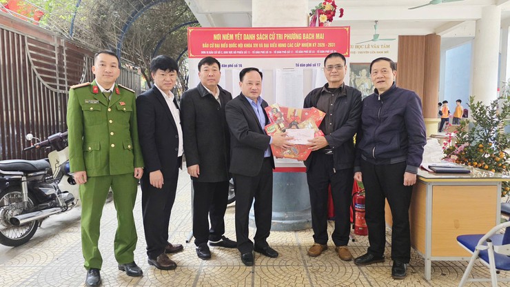 Thường trực Ban chỉ đạo, Ủy ban Bầu cử phường Bạch Mai kiểm tra, hướng dẫn công tác chuẩn bị bầu cử tại các đơn vị bầu cử
- Ảnh 2.