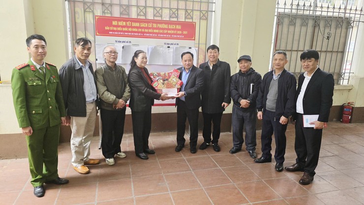 Thường trực Ban chỉ đạo, Ủy ban Bầu cử phường Bạch Mai kiểm tra, hướng dẫn công tác chuẩn bị bầu cử tại các đơn vị bầu cử
- Ảnh 6.