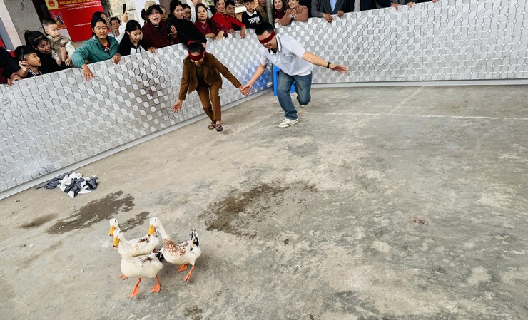 Sôi nổi hoạt động văn nghệ và trò chơi dân gian “Mừng Đảng – Mừng Xuân” tại các thôn- Ảnh 6.