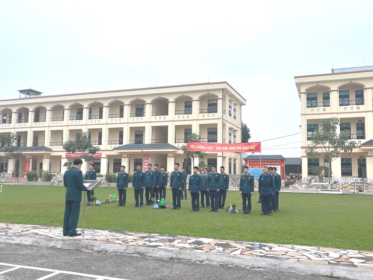 Tiểu đoàn 64, Trung đoàn 260 hưởng ứng phong trào "Tết trồng cây đời đời nhớ ơn Bác Hồ" Xuân Bính Ngọ 2026- Ảnh 1.