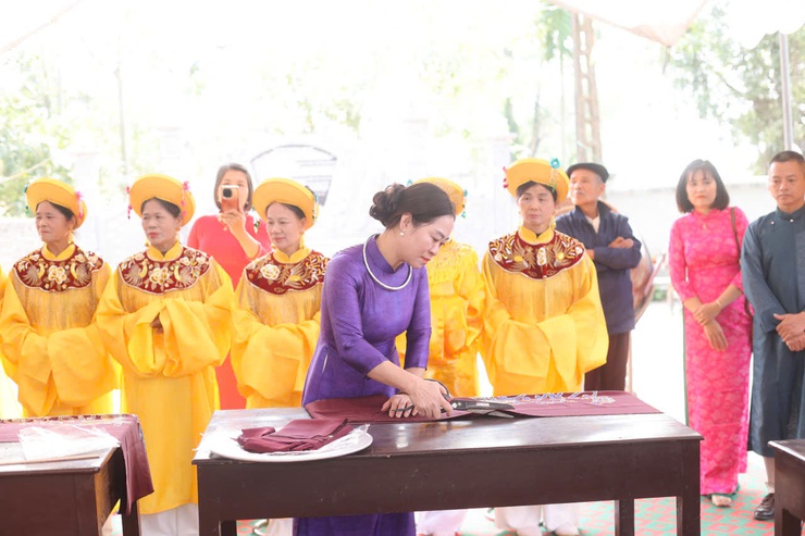 TRẠCH XÁ LONG TRỌNG TỔ CHỨC LỄ KHAI KIM, KHAI KÉO NGHỀ MAY ÁO DÀI TRUYỀN THỐNG XUÂN 2026- Ảnh 3.