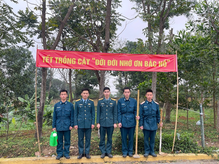 Tiểu đoàn 64, Trung đoàn 260 hưởng ứng phong trào "Tết trồng cây đời đời nhớ ơn Bác Hồ" Xuân Bính Ngọ 2026- Ảnh 2.