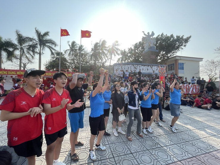 Khai mạc Giải bóng chuyền hơi mừng Đảng, mừng Xuân, chào mừng bầu cử đại biểu Quốc hội và HĐND các cấp nhiệm kỳ 2026–2031.- Ảnh 3.