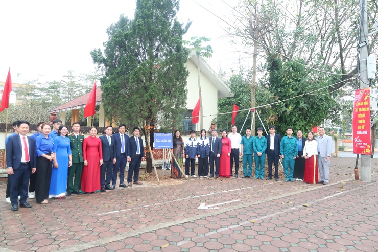 Xã Hòa Phú: Tổ chức Lễ phát động "Tết trồng cây đời đời nhớ ơn Bác Hồ" Xuân Bính Ngọ 2026.

- Ảnh 16.