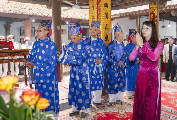 Lễ hội truyền thống làng Vạn Phúc – Nơi gìn giữ mạch nguồn văn hoá sông Hồng- Ảnh 3.