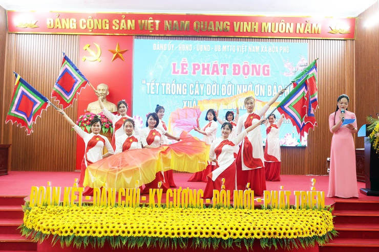 Xã Hòa Phú: Tổ chức Lễ phát động "Tết trồng cây đời đời nhớ ơn Bác Hồ" Xuân Bính Ngọ 2026.

- Ảnh 5.