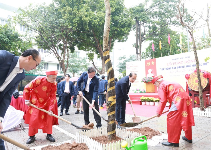 PHƯỜNG VĨNH HƯNG TỔ CHỨC LỄ PHÁT ĐỘNG “TẾT TRỒNG CÂY ĐỜI ĐỜI NHỚ ƠN BÁC HỒ” XUÂN BÍNH NGỌ 2026- Ảnh 4.