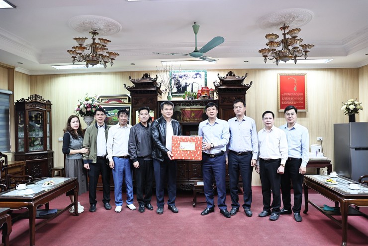 ĐẢNG ỦY – HĐND – UBND- UBMTTQ XÃ HÒA XÁ THĂM, TẶNG QUÀ CHÚC TẾT CÁC LỰC LƯỢNG VŨ TRANG VÀ Y TẾ NHÂN DỊP XUÂN BÍNH NGỌ 2026- Ảnh 3.