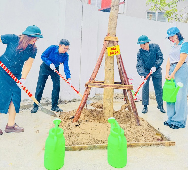 PHƯỜNG HỒNG HÀ PHÁT ĐỘNG “TẾT TRỒNG CÂY ĐỜI ĐỜI NHỚ ƠN BÁC HỒ” XUÂN BÍNH NGỌ 2026- Ảnh 10.