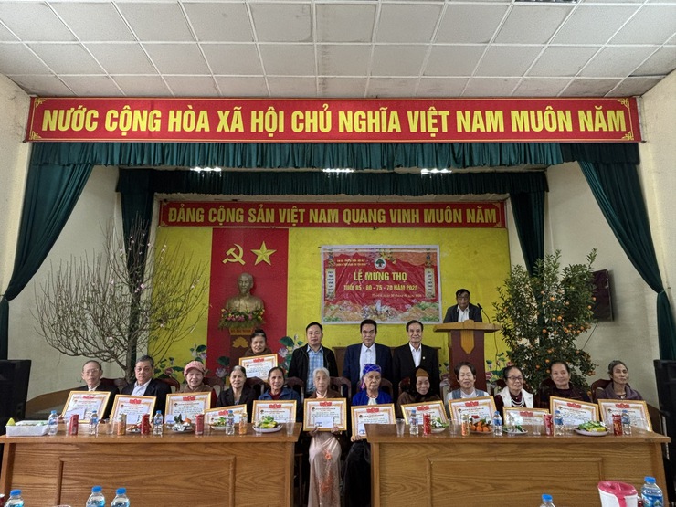 Xã Yên Xuân chúc thọ các cụ cao tuổi- Ảnh 2.