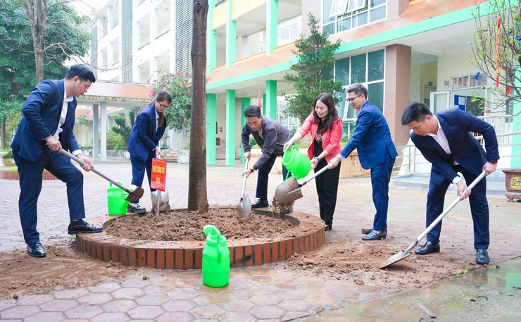Xã Quốc Oai phát động "Tết trồng cây đời đời nhớ ơn Bác Hồ" Xuân Bính Ngọ 2026- Ảnh 7.