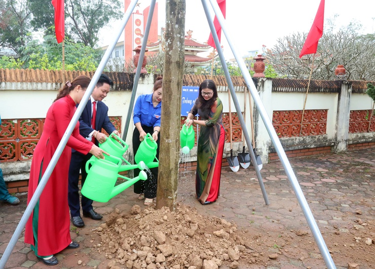 Xã Hòa Phú: Tổ chức Lễ phát động "Tết trồng cây đời đời nhớ ơn Bác Hồ" Xuân Bính Ngọ 2026.

- Ảnh 9.