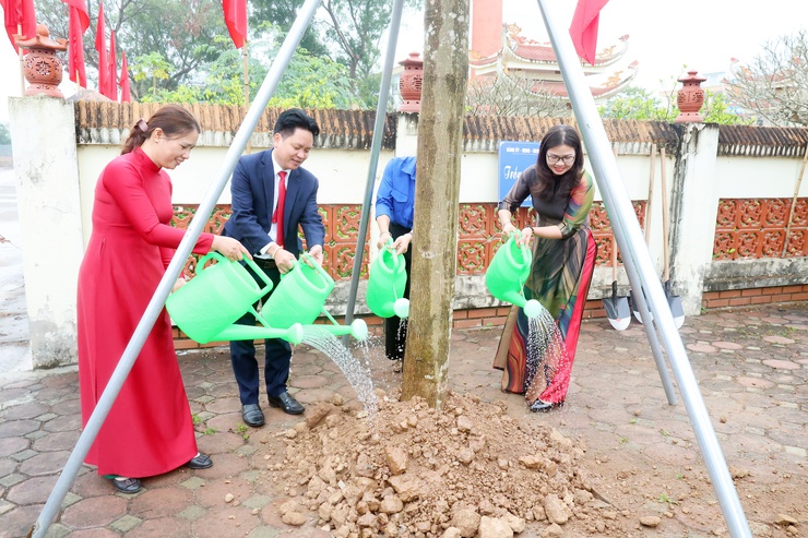 Xã Hòa Phú: Tổ chức Lễ phát động "Tết trồng cây đời đời nhớ ơn Bác Hồ" Xuân Bính Ngọ 2026.

- Ảnh 10.