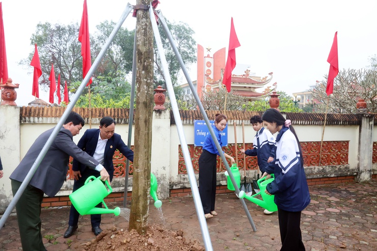 Xã Hòa Phú: Tổ chức Lễ phát động "Tết trồng cây đời đời nhớ ơn Bác Hồ" Xuân Bính Ngọ 2026.

- Ảnh 14.