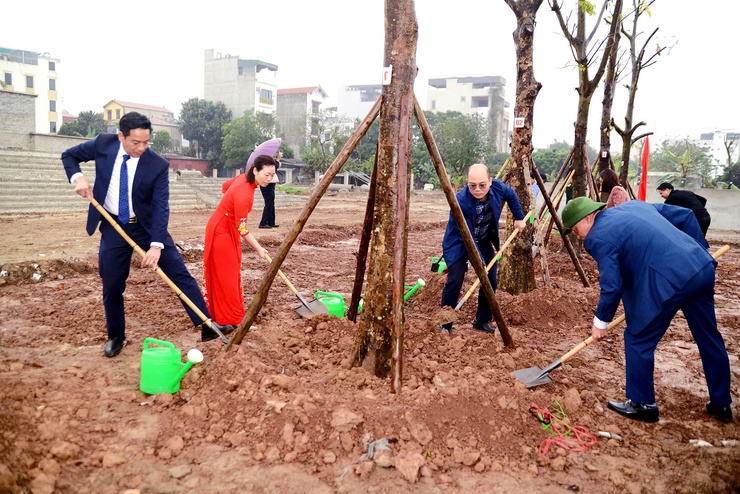 Phường Long Biên phát động Tết trồng cây Xuân Bính Ngọ năm 2026- Ảnh 3.