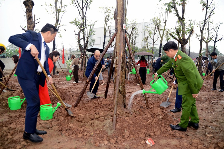 Phường Long Biên phát động Tết trồng cây Xuân Bính Ngọ năm 2026- Ảnh 4.
