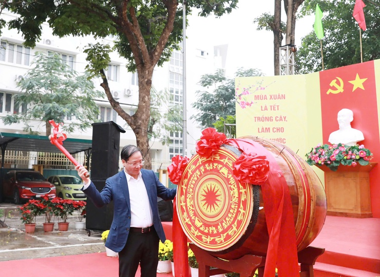 PHƯỜNG VĨNH HƯNG TỔ CHỨC LỄ PHÁT ĐỘNG “TẾT TRỒNG CÂY ĐỜI ĐỜI NHỚ ƠN BÁC HỒ” XUÂN BÍNH NGỌ 2026- Ảnh 3.