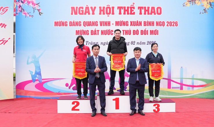 Bát Tràng khai mạc Giải thể thao truyền thống "Mừng Đảng – Mừng Xuân Bính Ngọ" năm 2026- Ảnh 7.